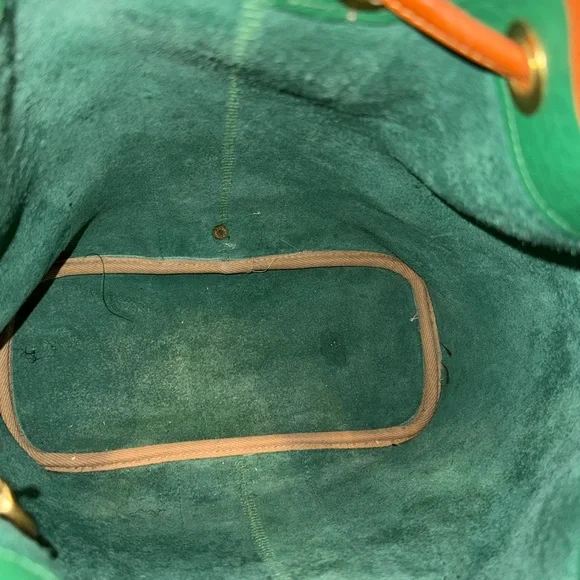 Dooney and Bourke large sling in Kelly Green - Picture 10 of 15